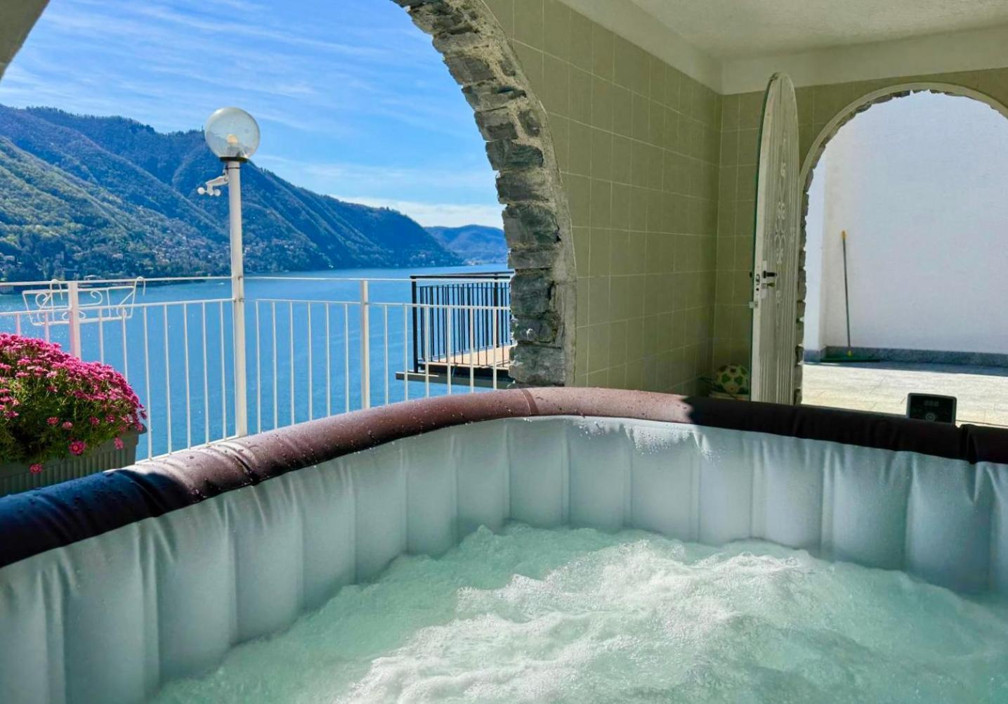 Villa Fantastica Carate Urio ภายนอก รูปภาพ
